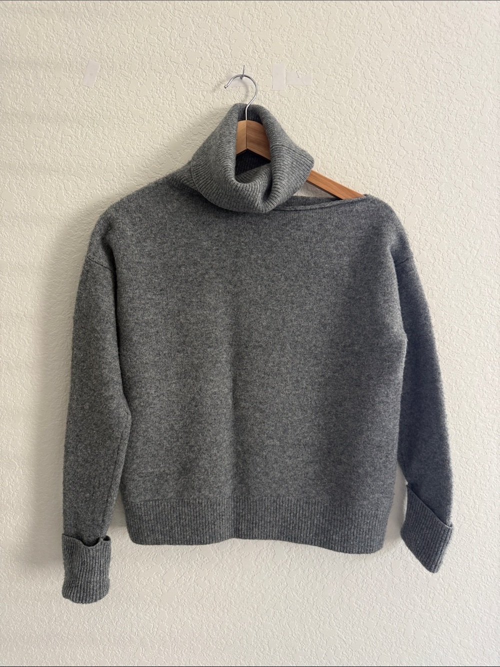 PAIGE Raundi Wool Blend Cutout Shoulder Turtleneck Heather Gray Sweater - Picture 2 of 10